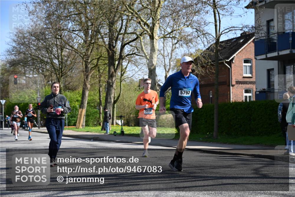 12.04.2026 - 45. Internationalen Wilhelmsburger Insellauf J. Mangold http://msf.ph/oto/9467083 12.04.2026 11:04:10 Ziel 2221, 3027, 3015, 5533, 2664, 5792, 4059, 4489, 4686, 3615, 2211, 3978, 4484, 4486, 3678, 2204, 5570, 3679, 3064 meine-sportfotos.de