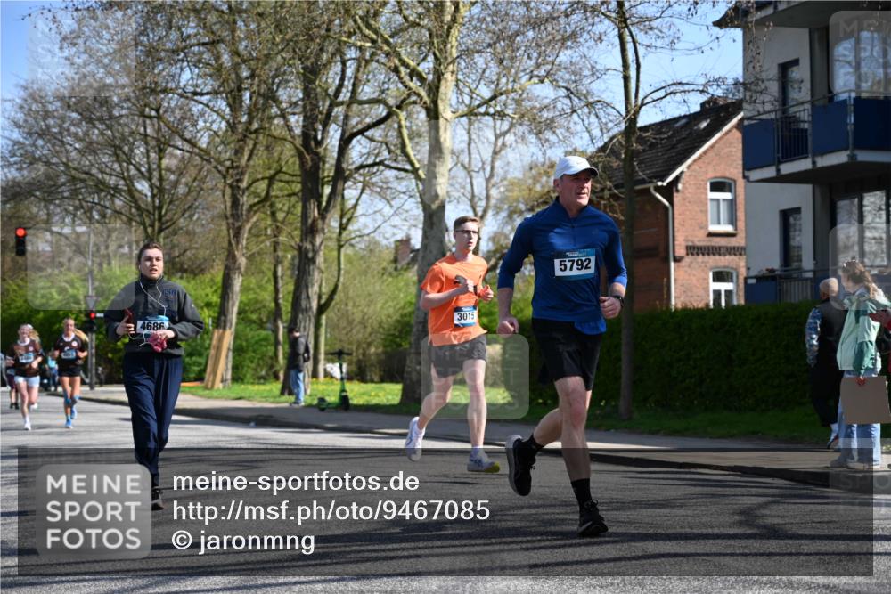 12.04.2026 - 45. Internationalen Wilhelmsburger Insellauf J. Mangold http://msf.ph/oto/9467085 12.04.2026 11:04:10 Ziel 2221, 3027, 3015, 5533, 2664, 5792, 4059, 4489, 4686, 3615, 2211, 3978, 4484, 4486, 3678, 2204, 5570, 3679, 3064 meine-sportfotos.de