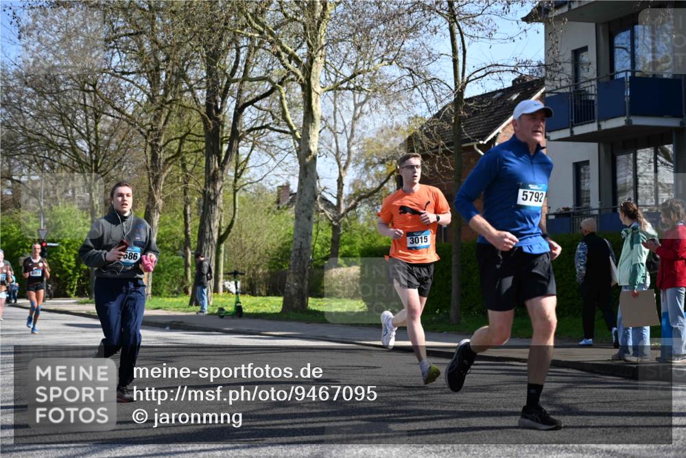 12.04.2026 - 45. Internationalen Wilhelmsburger Insellauf J. Mangold http://msf.ph/oto/9467095 12.04.2026 11:04:11 Ziel 3027, 3015, 5533, 2664, 5792, 4059, 4489, 4686, 3615, 2211, 3978, 4484, 4486, 3678, 2204, 5570, 3679, 3064 meine-sportfotos.de