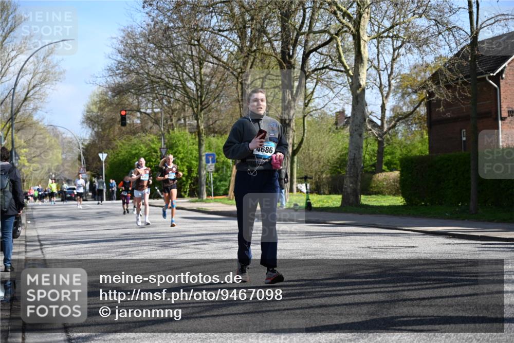 12.04.2026 - 45. Internationalen Wilhelmsburger Insellauf J. Mangold http://msf.ph/oto/9467098 12.04.2026 11:04:11 Ziel 3027, 3015, 5533, 2664, 5792, 4059, 4489, 4686, 3615, 2211, 3978, 4484, 4486, 3678, 2204, 5570, 3679, 3064 meine-sportfotos.de