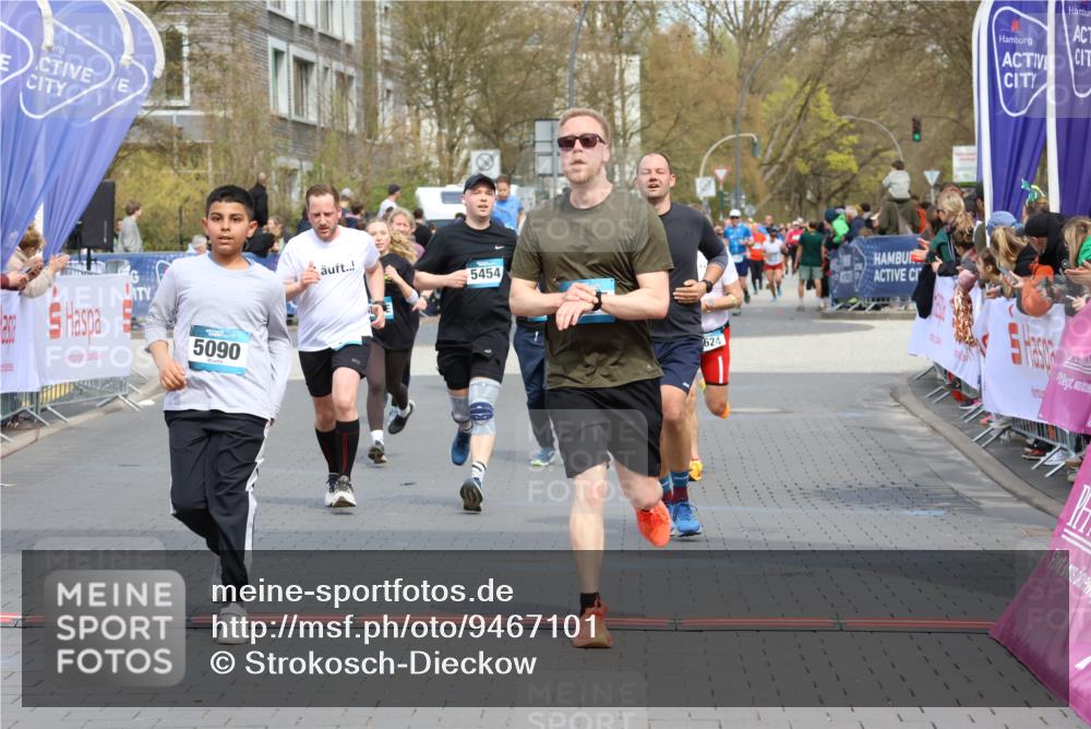 12.04.2026 - 45. Internationalen Wilhelmsburger Insellauf Strokosch-Dieckow http://msf.ph/oto/9467101 12.04.2026 13:10:19 Ziel 3807, 4794, 2687, 5090, 5256, 4419, 5454, 5624, 5005 meine-sportfotos.de
