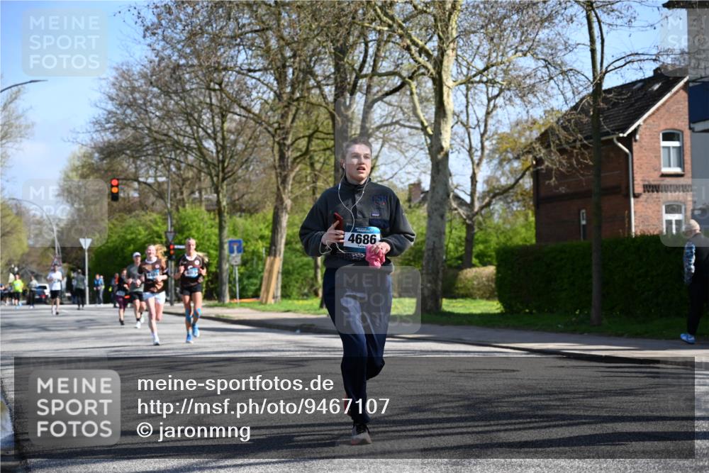 12.04.2026 - 45. Internationalen Wilhelmsburger Insellauf J. Mangold http://msf.ph/oto/9467107 12.04.2026 11:04:12 Ziel 3027, 3015, 5533, 2664, 5792, 4059, 4489, 4686, 3615, 2211, 3978, 4484, 4484, 4486, 3678, 2204, 5570, 3679, 3064 meine-sportfotos.de