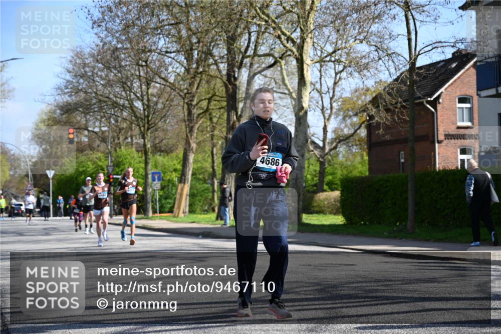 12.04.2026 - 45. Internationalen Wilhelmsburger Insellauf J. Mangold http://msf.ph/oto/9467110 12.04.2026 11:04:12 Ziel 3027, 3015, 5533, 2664, 5792, 4059, 4489, 4686, 3615, 2211, 3978, 4484, 4484, 4486, 3678, 2204, 5570, 3679, 3064 meine-sportfotos.de