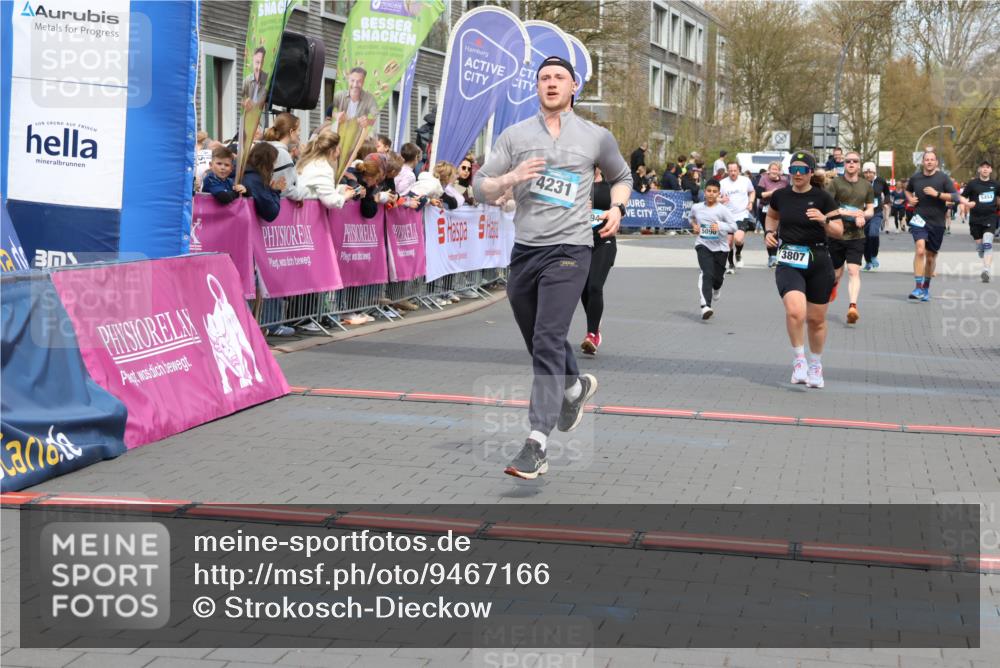 12.04.2026 - 45. Internationalen Wilhelmsburger Insellauf Strokosch-Dieckow http://msf.ph/oto/9467166 12.04.2026 13:10:15 Ziel 3807, 4794, 2687, 5090 meine-sportfotos.de