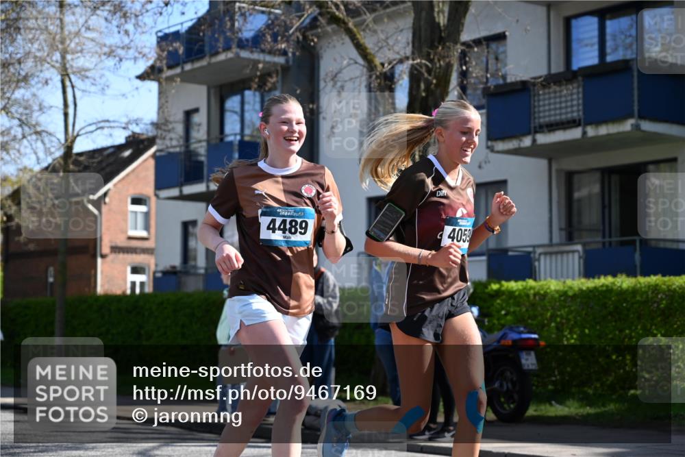 12.04.2026 - 45. Internationalen Wilhelmsburger Insellauf J. Mangold http://msf.ph/oto/9467169 12.04.2026 11:04:18 Ziel 3027, 3015, 5533, 2664, 5792, 4059, 4489, 4686, 3615, 2211, 3978, 4484, 4486, 3678, 2204, 5570, 3679, 3679, 3064, 2225 meine-sportfotos.de