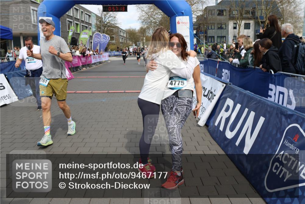 12.04.2026 - 45. Internationalen Wilhelmsburger Insellauf Strokosch-Dieckow http://msf.ph/oto/9467177 12.04.2026 13:10:13 Ziel 5761, 4335, 3807, 4794 meine-sportfotos.de