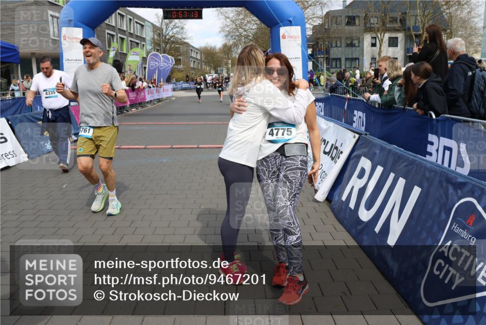 12.04.2026 - 45. Internationalen Wilhelmsburger Insellauf Strokosch-Dieckow http://msf.ph/oto/9467201 12.04.2026 13:10:13 Ziel 5761, 4335, 3807, 4794 meine-sportfotos.de