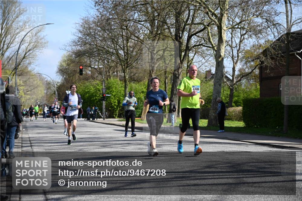 12.04.2026 - 45. Internationalen Wilhelmsburger Insellauf J. Mangold http://msf.ph/oto/9467208 12.04.2026 11:04:33 Ziel 4686, 3615, 2211, 3978, 4484, 4486, 3678, 2204, 5570, 3679, 3064, 3064, 2225, 2203, 2415, 3130, 4286, 4516, 5043, 2730, 2193, 4440, 4870 meine-sportfotos.de