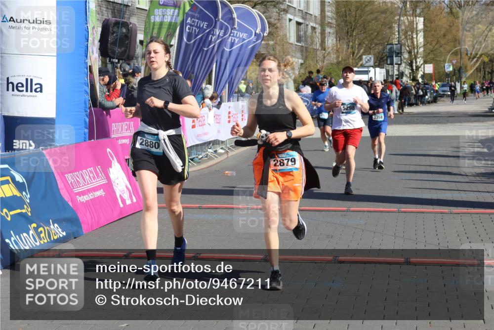 12.04.2026 - 45. Internationalen Wilhelmsburger Insellauf Strokosch-Dieckow http://msf.ph/oto/9467211 12.04.2026 11:01:40 Ziel 3660, 2880, 5298, 3358, 3347 meine-sportfotos.de