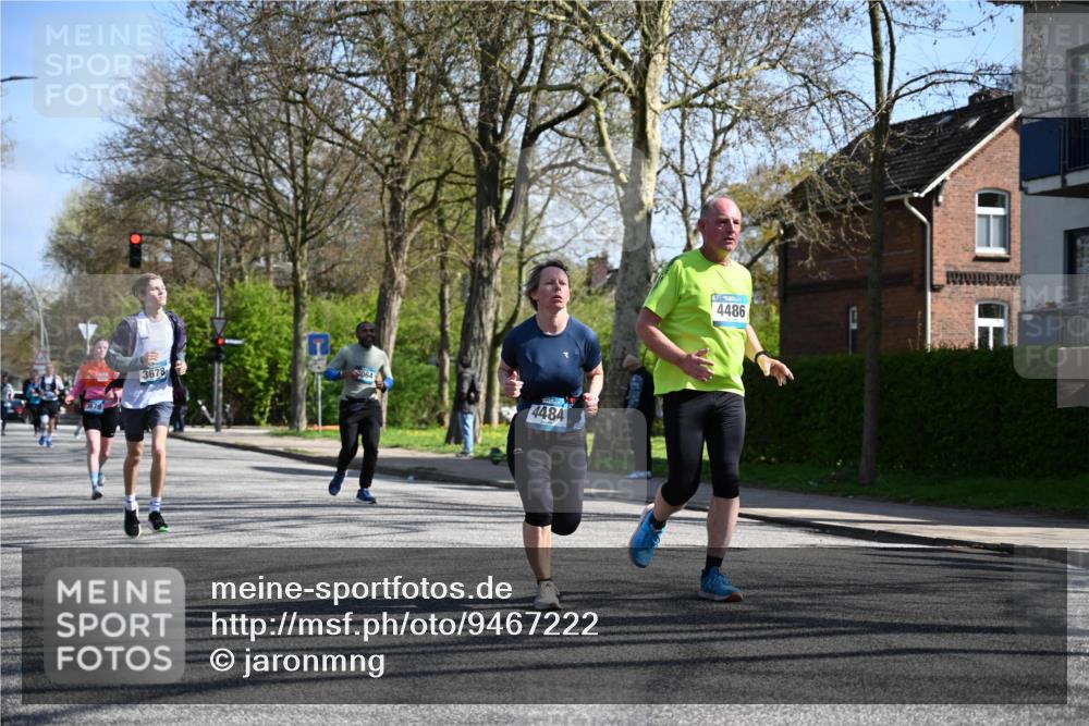 12.04.2026 - 45. Internationalen Wilhelmsburger Insellauf J. Mangold http://msf.ph/oto/9467222 12.04.2026 11:04:34 Ziel 3615, 2211, 3978, 4484, 4486, 3678, 2204, 5570, 3679, 3064, 2225, 2203, 2415, 2203, 2415, 3130, 4286, 4516, 5043, 2730, 2193, 4440, 4870, 2530 meine-sportfotos.de