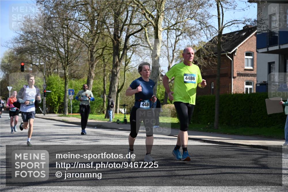 12.04.2026 - 45. Internationalen Wilhelmsburger Insellauf J. Mangold http://msf.ph/oto/9467225 12.04.2026 11:04:34 Ziel 3615, 2211, 3978, 4484, 4486, 3678, 2204, 5570, 3679, 3064, 2225, 2203, 2415, 2203, 2415, 3130, 4286, 4516, 5043, 2730, 2193, 4440, 4870, 2530 meine-sportfotos.de