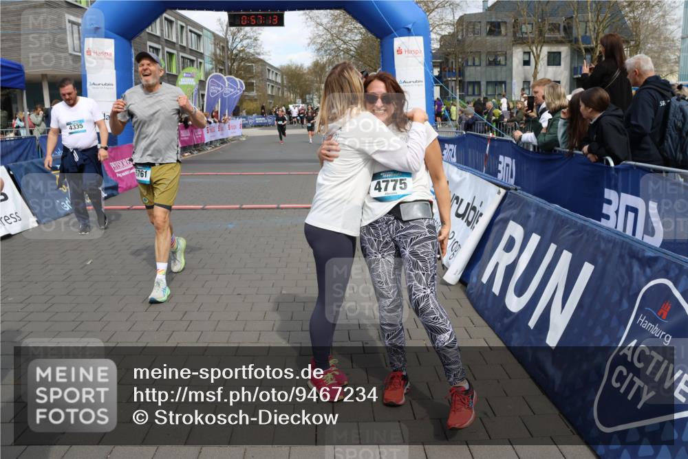 12.04.2026 - 45. Internationalen Wilhelmsburger Insellauf Strokosch-Dieckow http://msf.ph/oto/9467234 12.04.2026 13:10:12 Ziel 5760, 3019, 3440, 5761, 4335 meine-sportfotos.de