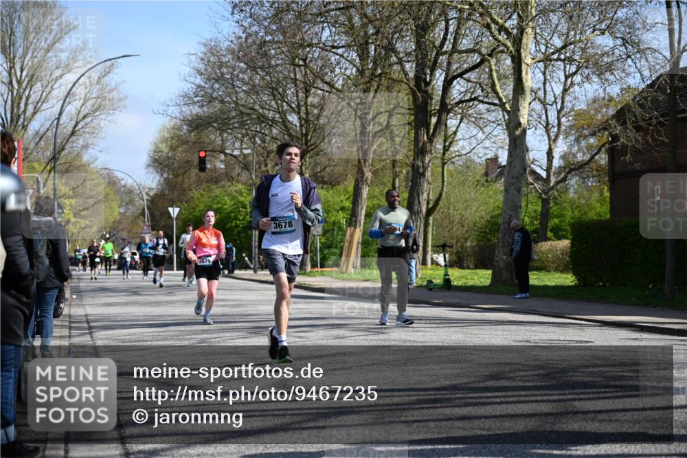 12.04.2026 - 45. Internationalen Wilhelmsburger Insellauf J. Mangold http://msf.ph/oto/9467235 12.04.2026 11:04:35 Ziel 3615, 2211, 3978, 4484, 4486, 3678, 2204, 5570, 3679, 3064, 2225, 2203, 2415, 3130, 4286, 4516, 5043, 2730, 2193, 4440, 4870, 2530 meine-sportfotos.de