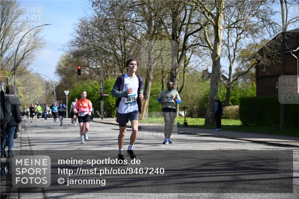 12.04.2026 - 45. Internationalen Wilhelmsburger Insellauf J. Mangold http://msf.ph/oto/9467240 12.04.2026 11:04:36 Ziel 3615, 2211, 3978, 4484, 4486, 3678, 2204, 5570, 3679, 3064, 2225, 2203, 2415, 3130, 4286, 4516, 5043, 2730, 2193, 4440, 4870, 2530 meine-sportfotos.de