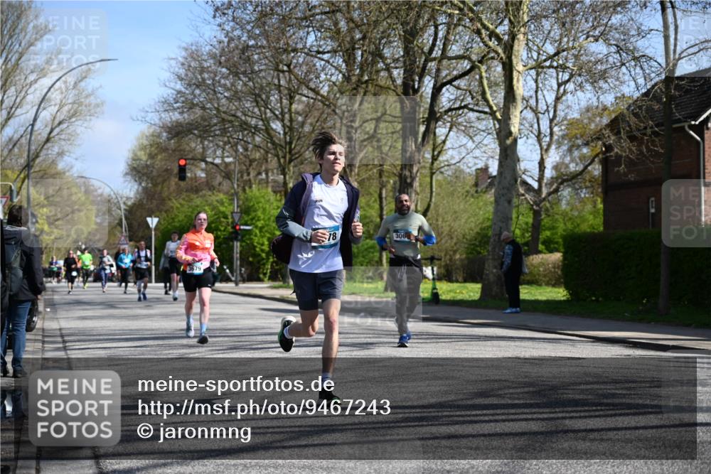 12.04.2026 - 45. Internationalen Wilhelmsburger Insellauf J. Mangold http://msf.ph/oto/9467243 12.04.2026 11:04:36 Ziel 3615, 2211, 3978, 4484, 4486, 3678, 2204, 5570, 3679, 3064, 2225, 2203, 2415, 3130, 4286, 4516, 5043, 2730, 2193, 4440, 4870, 2530 meine-sportfotos.de