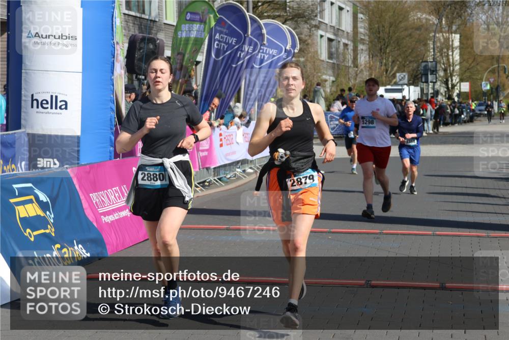 12.04.2026 - 45. Internationalen Wilhelmsburger Insellauf Strokosch-Dieckow http://msf.ph/oto/9467246 12.04.2026 11:01:40 Ziel 3660, 2880, 5298, 3358, 3347 meine-sportfotos.de
