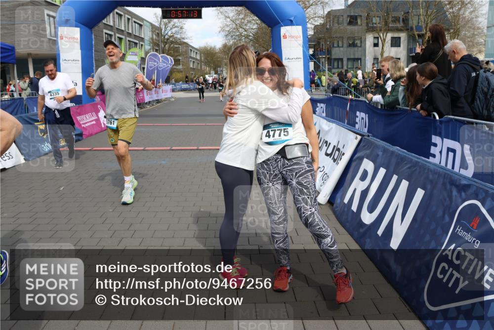 12.04.2026 - 45. Internationalen Wilhelmsburger Insellauf Strokosch-Dieckow http://msf.ph/oto/9467256 12.04.2026 13:10:12 Ziel 5760, 3019, 3440, 5761, 4335 meine-sportfotos.de