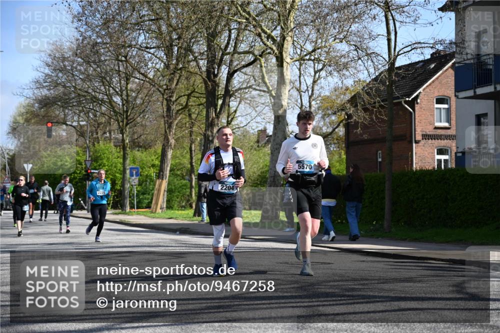 12.04.2026 - 45. Internationalen Wilhelmsburger Insellauf J. Mangold http://msf.ph/oto/9467258 12.04.2026 11:04:45 Ziel 3978, 4484, 4486, 3678, 2204, 5570, 3679, 3064, 2225, 2203, 2415, 3130, 4286, 4516, 5043, 2730, 2193, 4440, 4870, 4870, 2530, 3743, 5748, 4464, 5810 meine-sportfotos.de