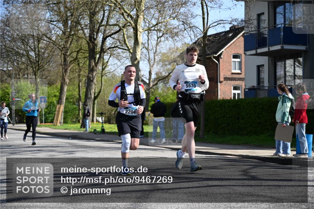 12.04.2026 - 45. Internationalen Wilhelmsburger Insellauf J. Mangold http://msf.ph/oto/9467269 12.04.2026 11:04:46 Ziel 3978, 4484, 4486, 3678, 2204, 5570, 3679, 3064, 2225, 2203, 2415, 2203, 2415, 3130, 4286, 4516, 5043, 2730, 2193, 4440, 4870, 2530, 2530, 3743, 5748, 4464, 5810 meine-sportfotos.de