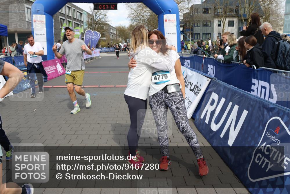 12.04.2026 - 45. Internationalen Wilhelmsburger Insellauf Strokosch-Dieckow http://msf.ph/oto/9467280 12.04.2026 13:10:12 Ziel 5760, 3019, 3440, 5761, 4335 meine-sportfotos.de