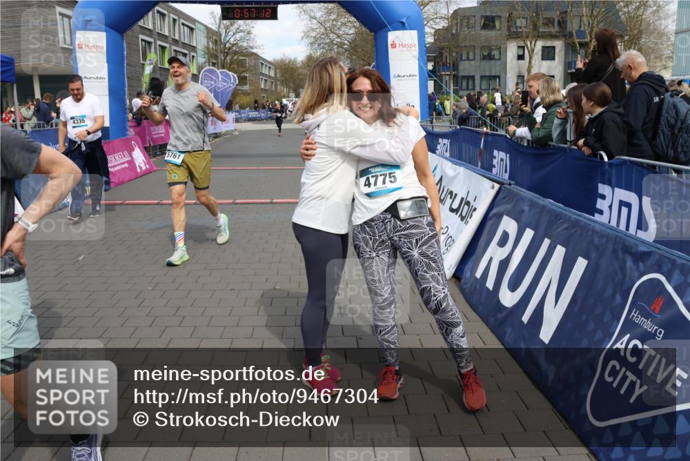 12.04.2026 - 45. Internationalen Wilhelmsburger Insellauf Strokosch-Dieckow http://msf.ph/oto/9467304 12.04.2026 13:10:12 Ziel 5760, 3019, 3440, 5761, 4335 meine-sportfotos.de