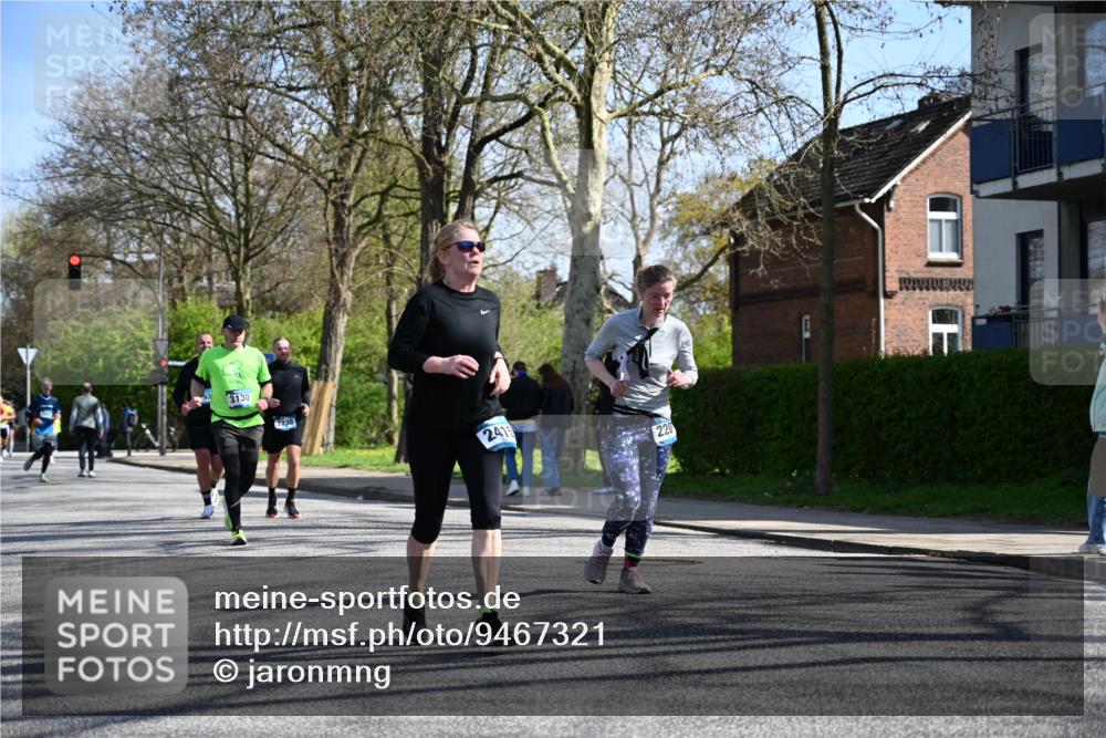 12.04.2026 - 45. Internationalen Wilhelmsburger Insellauf J. Mangold http://msf.ph/oto/9467321 12.04.2026 11:04:52 Ziel 2204, 5570, 3679, 3064, 2225, 2203, 2415, 3130, 4286, 4516, 5043, 2730, 2193, 4440, 4870, 2530, 3743, 5748, 4464, 5810, 3322, 3420 meine-sportfotos.de