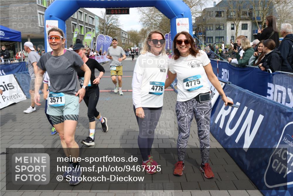 12.04.2026 - 45. Internationalen Wilhelmsburger Insellauf Strokosch-Dieckow http://msf.ph/oto/9467325 12.04.2026 13:10:11 Ziel 5760, 3019, 3440, 5761, 4335 meine-sportfotos.de