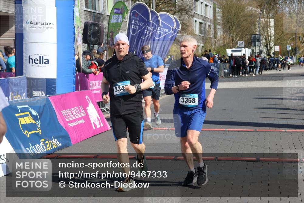12.04.2026 - 45. Internationalen Wilhelmsburger Insellauf Strokosch-Dieckow http://msf.ph/oto/9467333 12.04.2026 11:01:45 Ziel 5298, 3358, 3347, 4703 meine-sportfotos.de