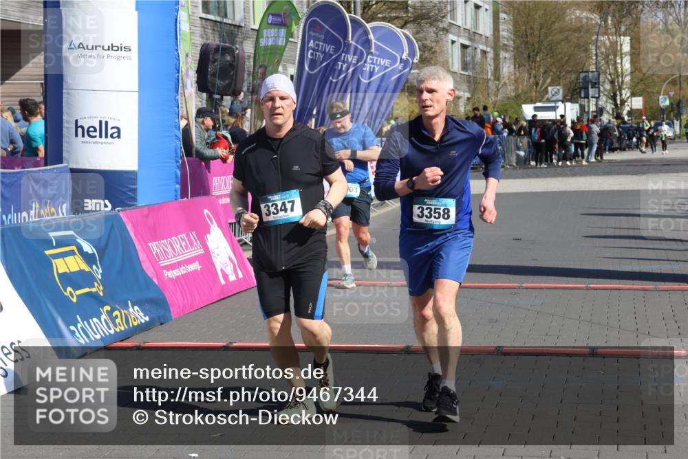 12.04.2026 - 45. Internationalen Wilhelmsburger Insellauf Strokosch-Dieckow http://msf.ph/oto/9467344 12.04.2026 11:01:45 Ziel 5298, 3358, 3347, 4703 meine-sportfotos.de