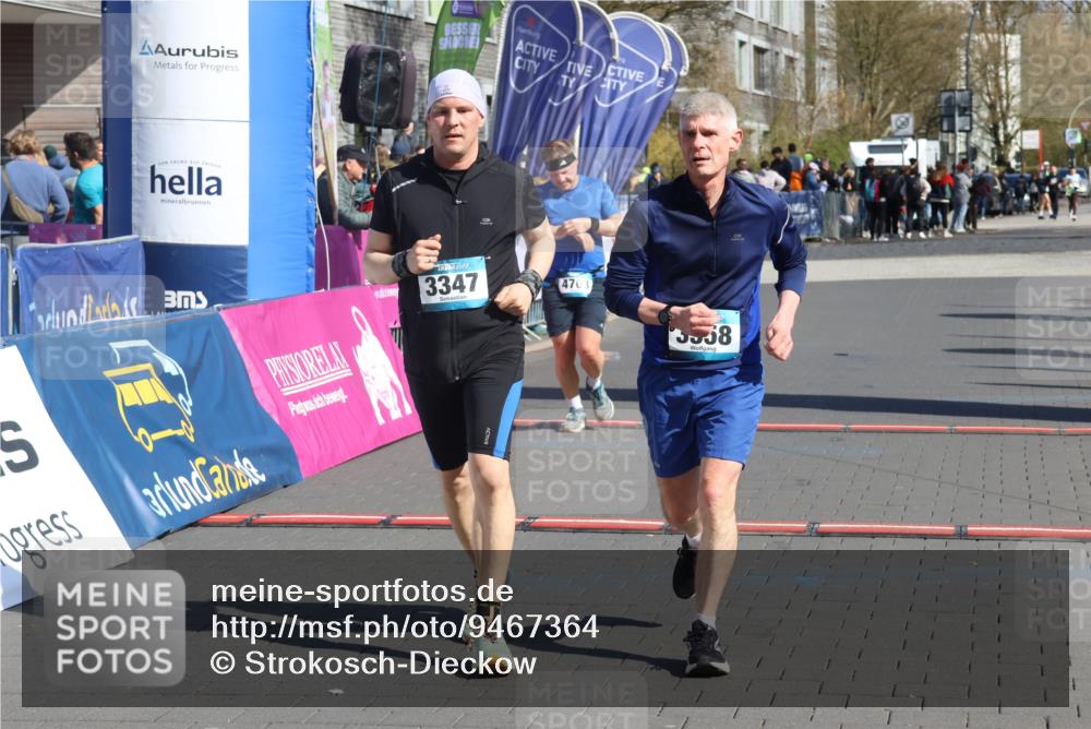 12.04.2026 - 45. Internationalen Wilhelmsburger Insellauf Strokosch-Dieckow http://msf.ph/oto/9467364 12.04.2026 11:01:46 Ziel 5298, 3358, 3347, 4703 meine-sportfotos.de