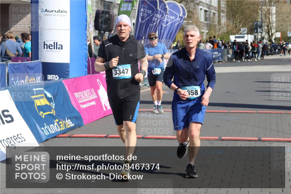 12.04.2026 - 45. Internationalen Wilhelmsburger Insellauf Strokosch-Dieckow http://msf.ph/oto/9467374 12.04.2026 11:01:46 Ziel 5298, 3358, 3347, 4703 meine-sportfotos.de