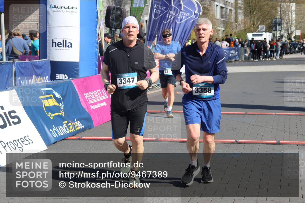 12.04.2026 - 45. Internationalen Wilhelmsburger Insellauf Strokosch-Dieckow http://msf.ph/oto/9467389 12.04.2026 11:01:46 Ziel 5298, 3358, 3347, 4703 meine-sportfotos.de