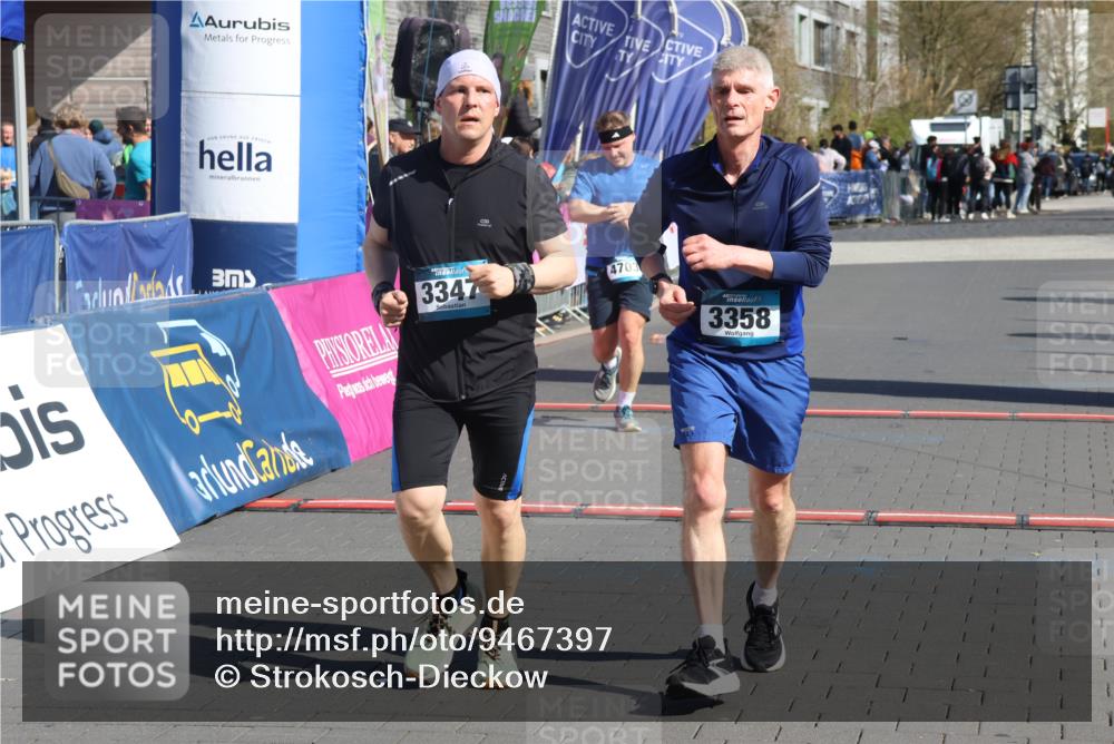 12.04.2026 - 45. Internationalen Wilhelmsburger Insellauf Strokosch-Dieckow http://msf.ph/oto/9467397 12.04.2026 11:01:46 Ziel 5298, 3358, 3347, 4703 meine-sportfotos.de