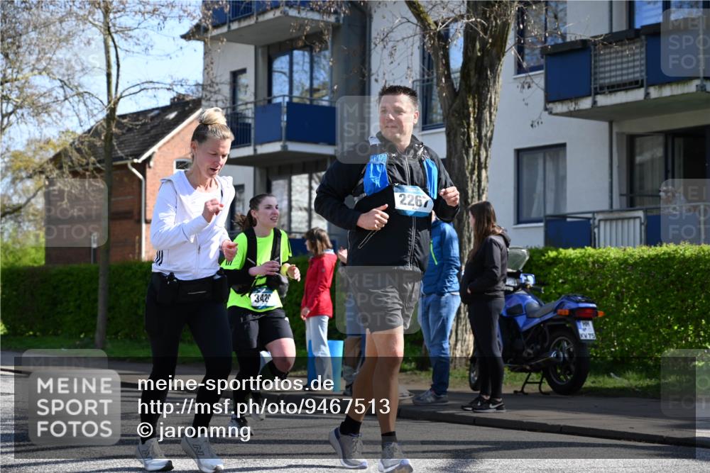 12.04.2026 - 45. Internationalen Wilhelmsburger Insellauf J. Mangold http://msf.ph/oto/9467513 12.04.2026 11:05:29 Ziel 5810, 3322, 3420, 3920, 2267, 2268, 2767, 2767, 2481, 2449, 4865, 4188, 2749, 4477, 4476, 5818, 3717 meine-sportfotos.de