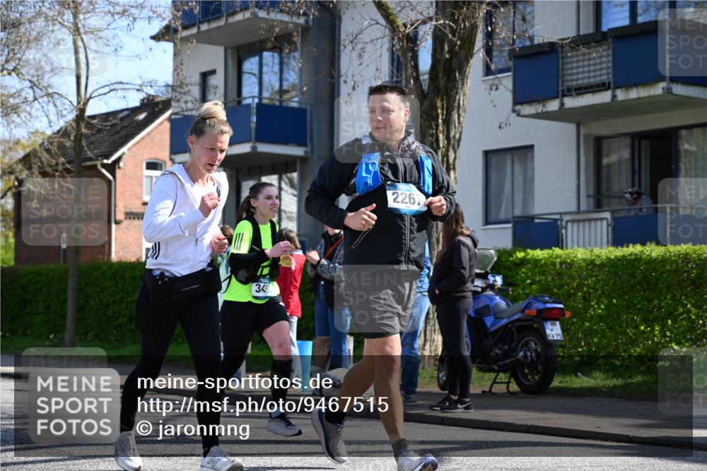12.04.2026 - 45. Internationalen Wilhelmsburger Insellauf J. Mangold http://msf.ph/oto/9467515 12.04.2026 11:05:29 Ziel 5810, 3322, 3420, 3920, 2267, 2268, 2767, 2767, 2481, 2449, 4865, 4188, 2749, 4477, 4476, 5818, 3717 meine-sportfotos.de