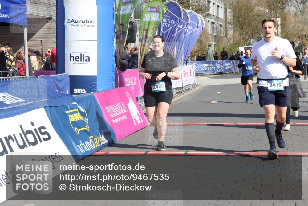 12.04.2026 - 45. Internationalen Wilhelmsburger Insellauf Strokosch-Dieckow http://msf.ph/oto/9467535 12.04.2026 11:18:04 Ziel 2419, 2420, 2312, 2241 meine-sportfotos.de