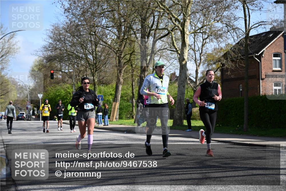 12.04.2026 - 45. Internationalen Wilhelmsburger Insellauf J. Mangold http://msf.ph/oto/9467538 12.04.2026 11:05:40 Ziel 3420, 3920, 2267, 2268, 2767, 2481, 2449, 4865, 4188, 2749, 4477, 4476, 5818, 3717, 2330 meine-sportfotos.de