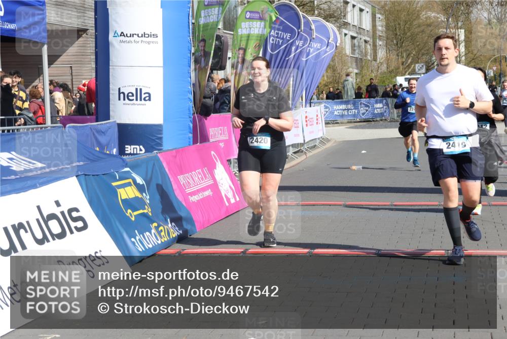 12.04.2026 - 45. Internationalen Wilhelmsburger Insellauf Strokosch-Dieckow http://msf.ph/oto/9467542 12.04.2026 11:18:04 Ziel 2419, 2420, 2312, 2241 meine-sportfotos.de