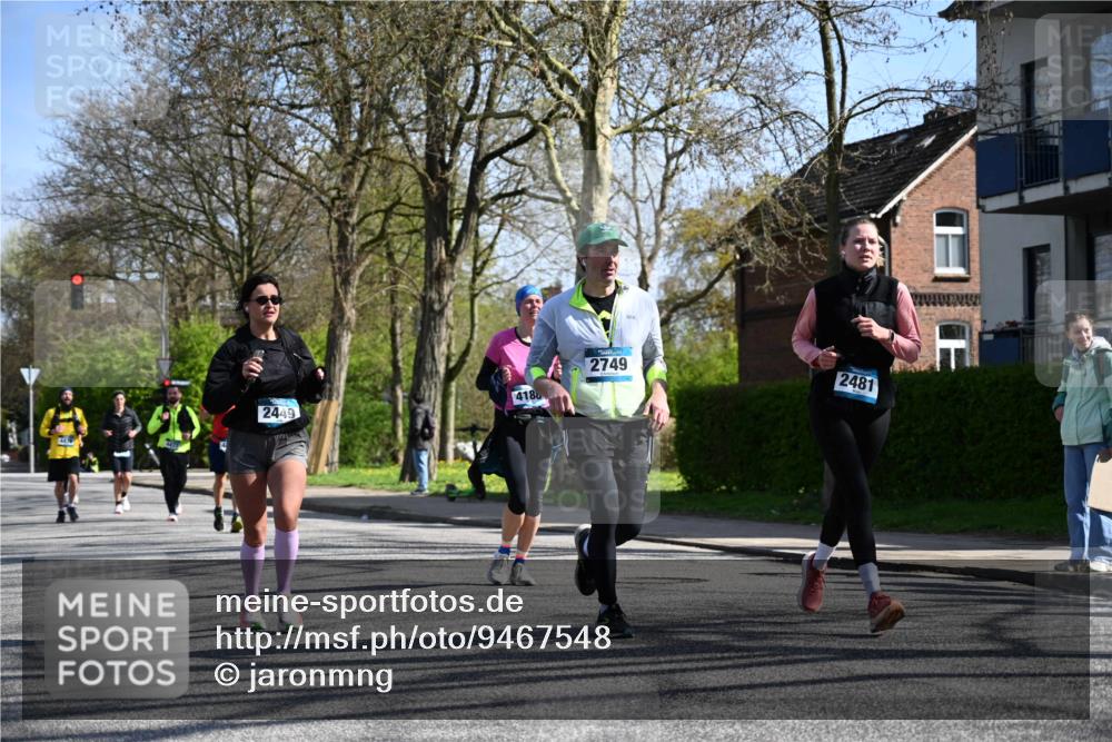 12.04.2026 - 45. Internationalen Wilhelmsburger Insellauf J. Mangold http://msf.ph/oto/9467548 12.04.2026 11:05:40 Ziel 3420, 3920, 2267, 2268, 2767, 2481, 2449, 4865, 4188, 2749, 4477, 4476, 5818, 3717, 2330 meine-sportfotos.de