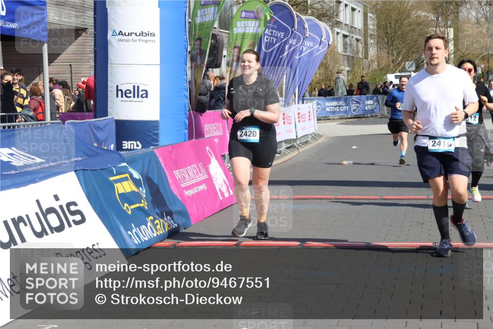 12.04.2026 - 45. Internationalen Wilhelmsburger Insellauf Strokosch-Dieckow http://msf.ph/oto/9467551 12.04.2026 11:18:04 Ziel 2419, 2420, 2312, 2241 meine-sportfotos.de