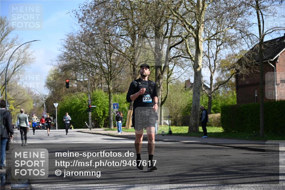 12.04.2026 - 45. Internationalen Wilhelmsburger Insellauf J. Mangold http://msf.ph/oto/9467617 12.04.2026 11:06:08 Ziel 4477, 4476, 5818, 3717, 2330, 3460, 4564, 3790, 2495, 3570, 2862, 2863, 5720 meine-sportfotos.de