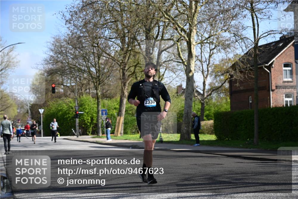 12.04.2026 - 45. Internationalen Wilhelmsburger Insellauf J. Mangold http://msf.ph/oto/9467623 12.04.2026 11:06:08 Ziel 4477, 4476, 5818, 3717, 2330, 3460, 4564, 3790, 2495, 3570, 2862, 2863, 5720 meine-sportfotos.de