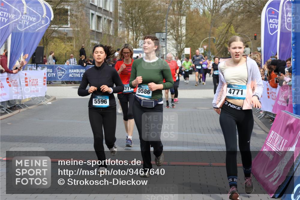 12.04.2026 - 45. Internationalen Wilhelmsburger Insellauf Strokosch-Dieckow http://msf.ph/oto/9467640 12.04.2026 13:09:44 Ziel 5783, 4973, 4771, 5586, 5596, 4777 meine-sportfotos.de