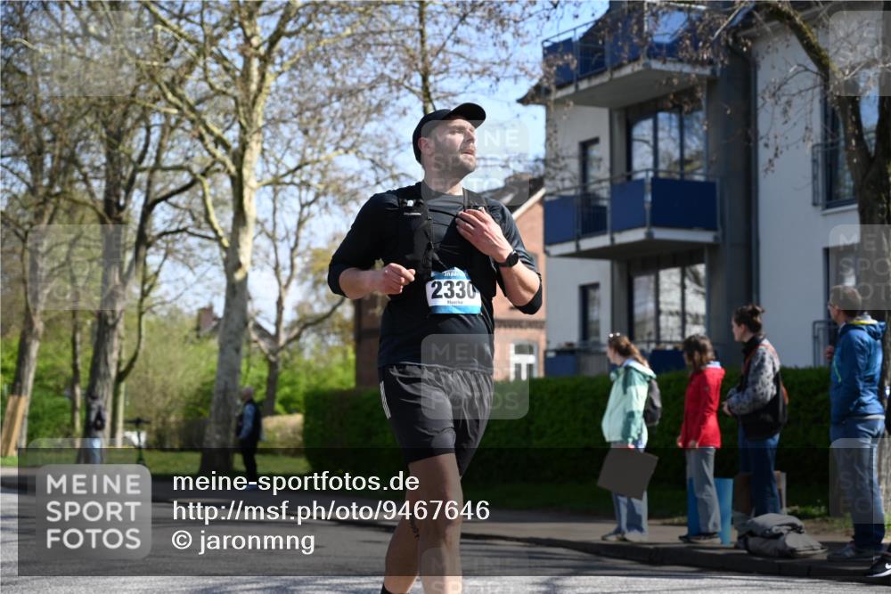 12.04.2026 - 45. Internationalen Wilhelmsburger Insellauf J. Mangold http://msf.ph/oto/9467646 12.04.2026 11:06:09 Ziel 5818, 3717, 2330, 3460, 4564, 3790, 2495, 3570, 2862, 2863, 3570, 2862, 2863, 5720 meine-sportfotos.de