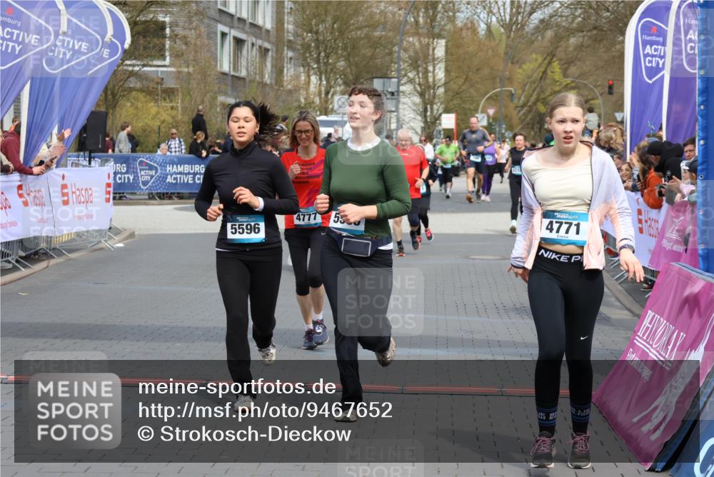 12.04.2026 - 45. Internationalen Wilhelmsburger Insellauf Strokosch-Dieckow http://msf.ph/oto/9467652 12.04.2026 13:09:44 Ziel 5783, 4973, 4771, 5586, 5596, 4777 meine-sportfotos.de