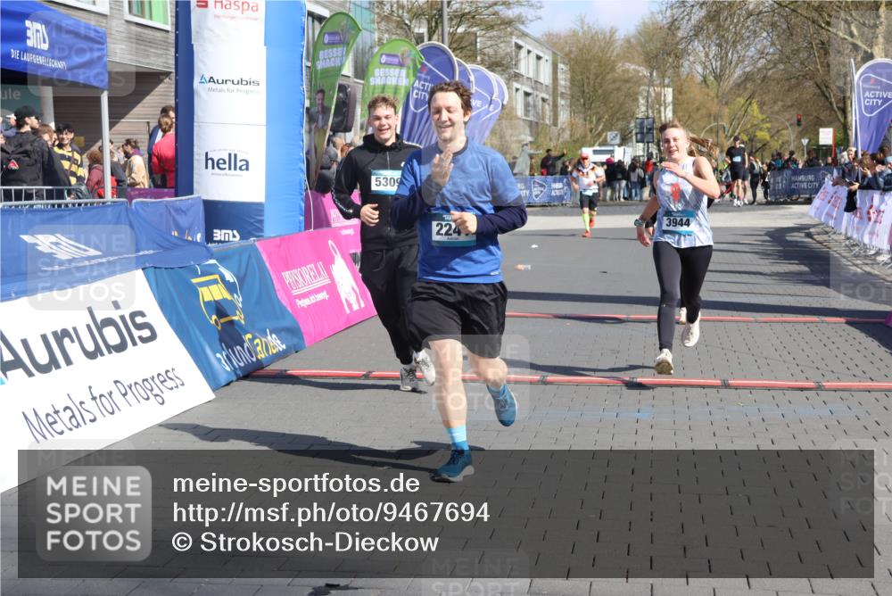 12.04.2026 - 45. Internationalen Wilhelmsburger Insellauf Strokosch-Dieckow http://msf.ph/oto/9467694 12.04.2026 11:18:09 Ziel 2312, 2241, 5309, 3944, 3398 meine-sportfotos.de