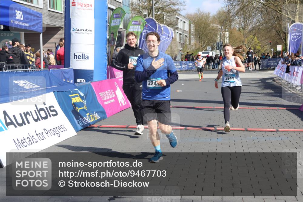 12.04.2026 - 45. Internationalen Wilhelmsburger Insellauf Strokosch-Dieckow http://msf.ph/oto/9467703 12.04.2026 11:18:09 Ziel 2312, 2241, 5309, 3944, 3398 meine-sportfotos.de