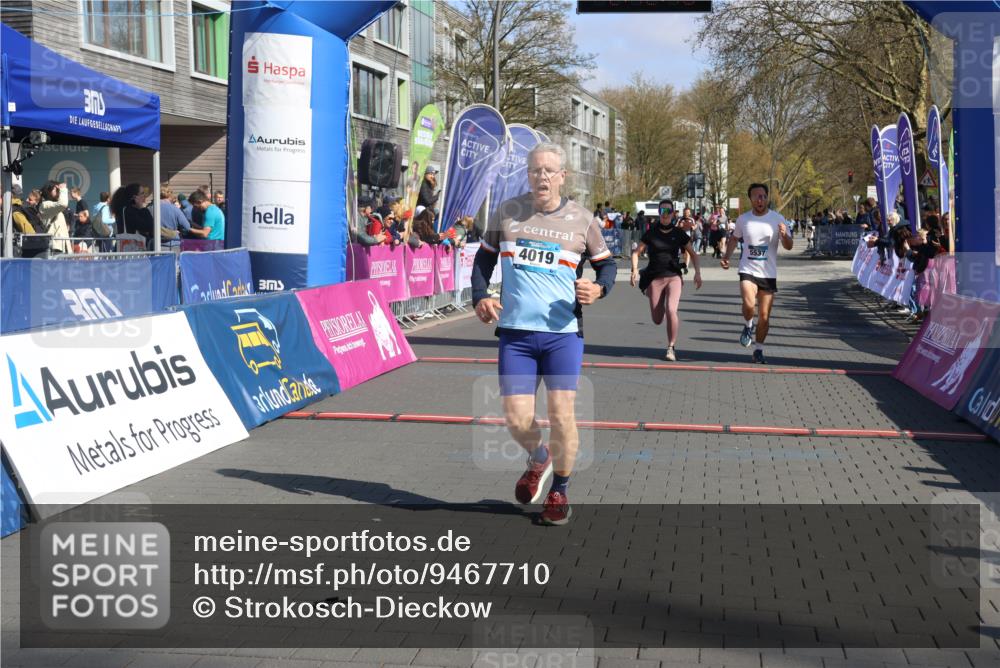 12.04.2026 - 45. Internationalen Wilhelmsburger Insellauf Strokosch-Dieckow http://msf.ph/oto/9467710 12.04.2026 11:02:17 Ziel 4612, 4019, 4326 meine-sportfotos.de