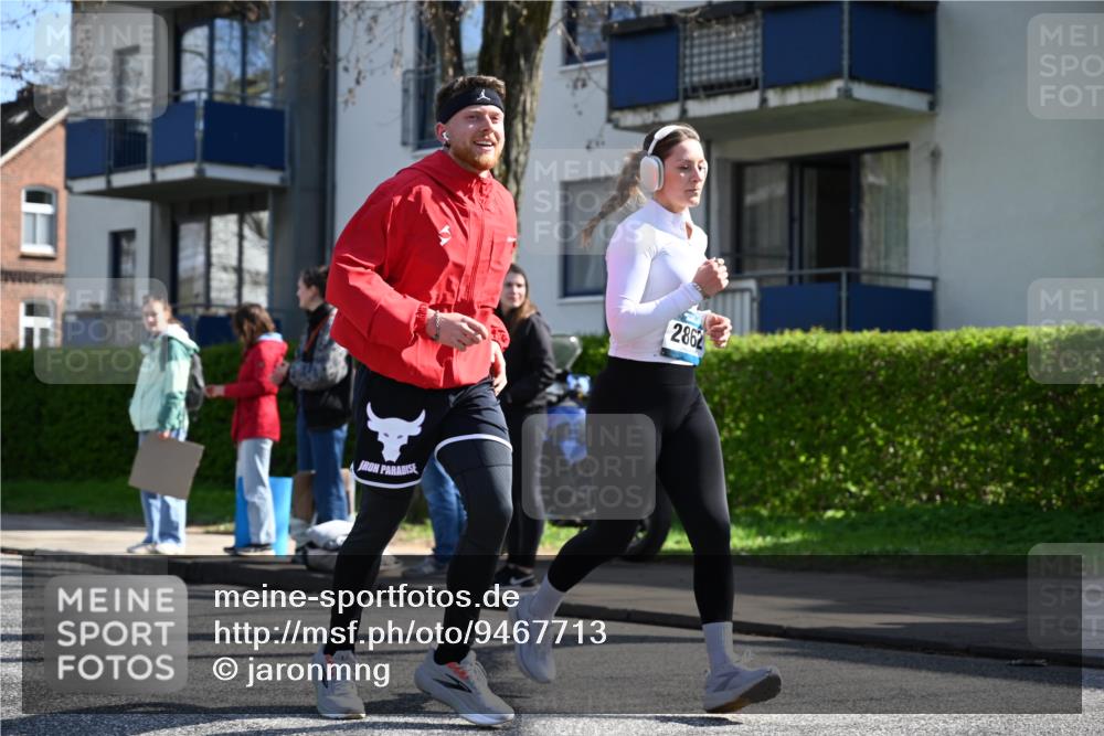 12.04.2026 - 45. Internationalen Wilhelmsburger Insellauf J. Mangold http://msf.ph/oto/9467713 12.04.2026 11:06:32 Ziel 4564, 3790, 2495, 3570, 2862, 2863, 5720, 3342, 3885, 2777, 4949 meine-sportfotos.de
