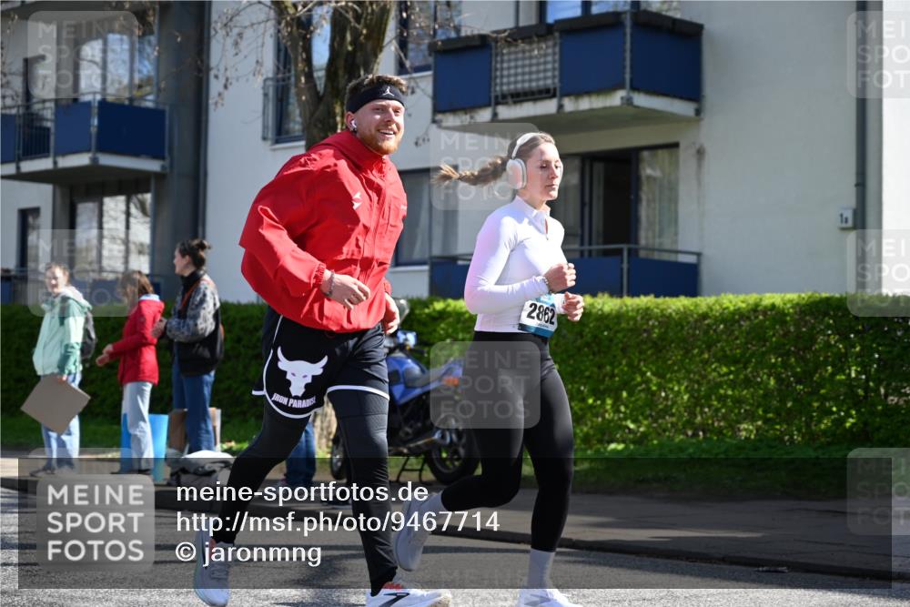 12.04.2026 - 45. Internationalen Wilhelmsburger Insellauf J. Mangold http://msf.ph/oto/9467714 12.04.2026 11:06:32 Ziel 4564, 3790, 2495, 3570, 2862, 2863, 5720, 3342, 3885, 2777, 4949 meine-sportfotos.de